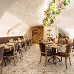 Luxury Boutique Hotel De Castillion